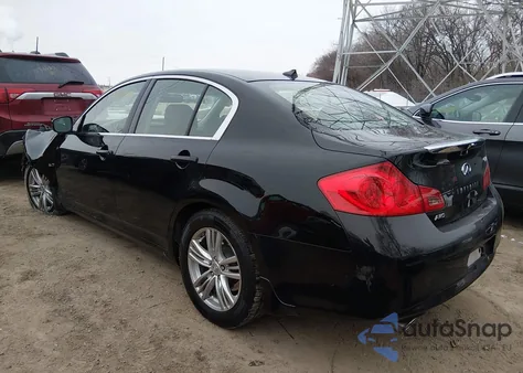 2015 Infiniti Q40 z USA, uszkodzony, nr VIN JN1CV6AR7FM523311